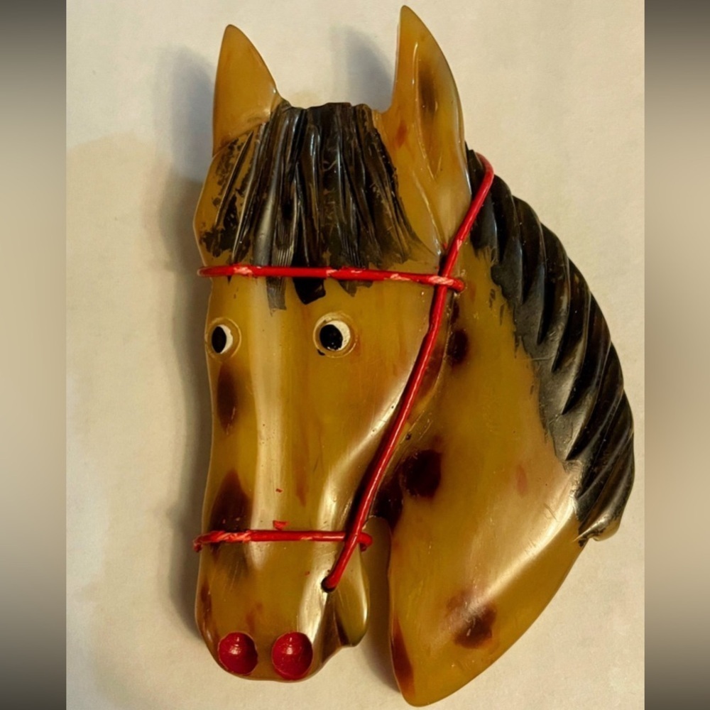 BAKELITE Vintage 1930s Horse Equestrian Butterscotch Figural Brooch Pin — TESTED